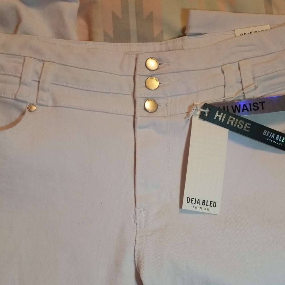 NWT Deja Bleu White Capris 15